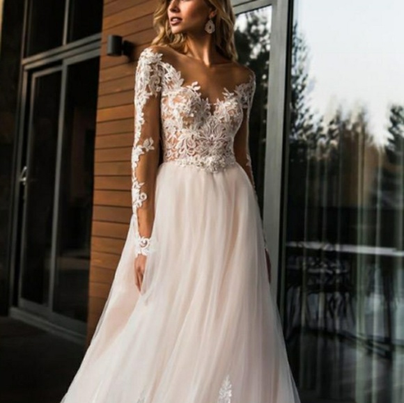 Dresses & Skirts - Long sleeve fully lined gown